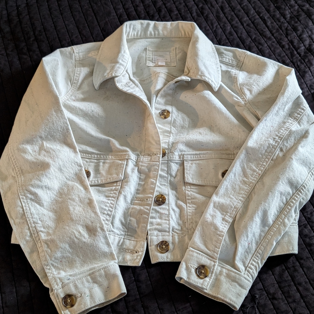 Jean Jacket with Denim Fabric. Color (Cream).